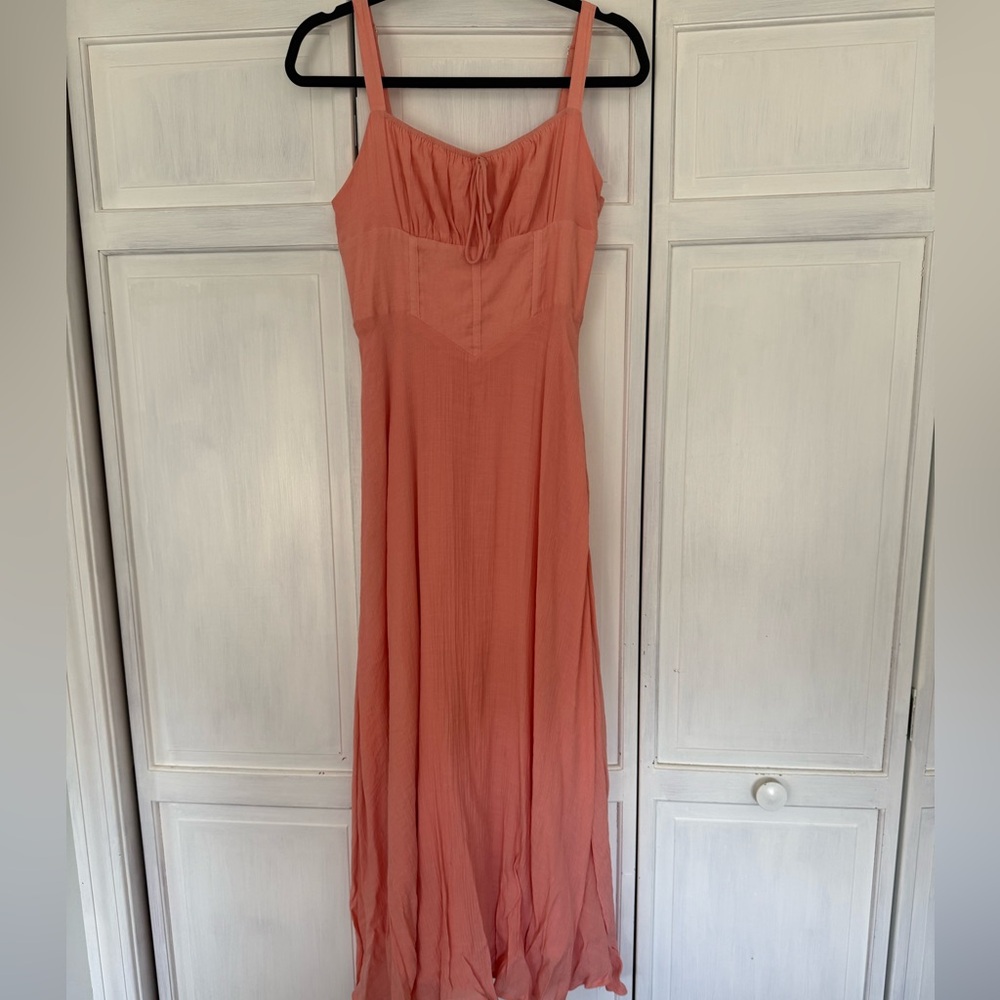 Selfie Leslis Sweet Pea Tied Bust Midi Dress